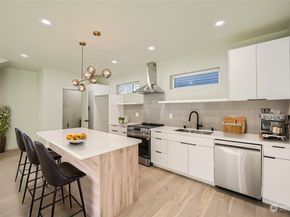 11825 59th Avenue S B, Seattle WA 98178
