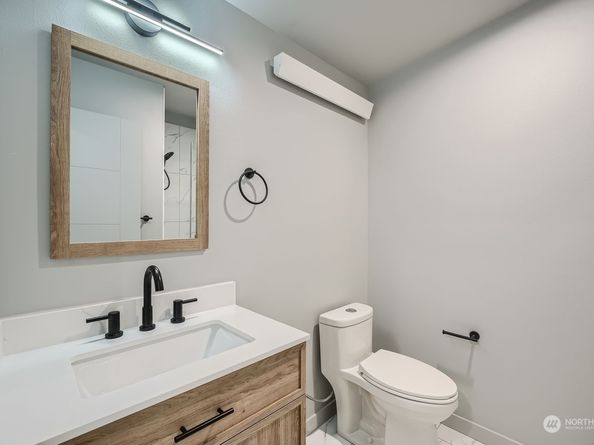 11825 59th Avenue S B, Seattle WA 98178