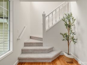 24544 SE 43rd Place, Sammamish WA 98029