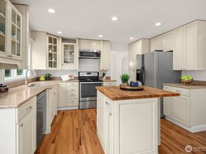 24544 SE 43rd Place, Sammamish WA 98029