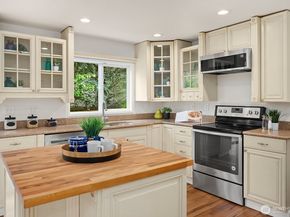 24544 SE 43rd Place, Sammamish WA 98029