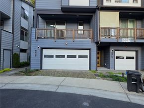 6867 NE 170th St 102, Kenmore WA 98028