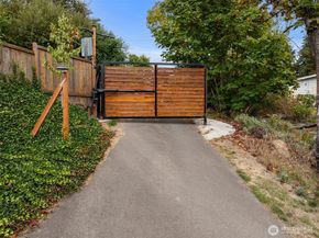 21216 Des Moines Memorial Dr, Des Moines WA 98198