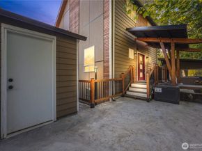 21216 Des Moines Memorial Dr, Des Moines WA 98198
