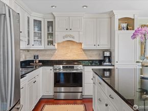 300 2nd Avenue N 2H, Edmonds WA 98020