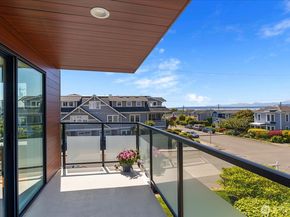 300 2nd Avenue N 2H, Edmonds WA 98020