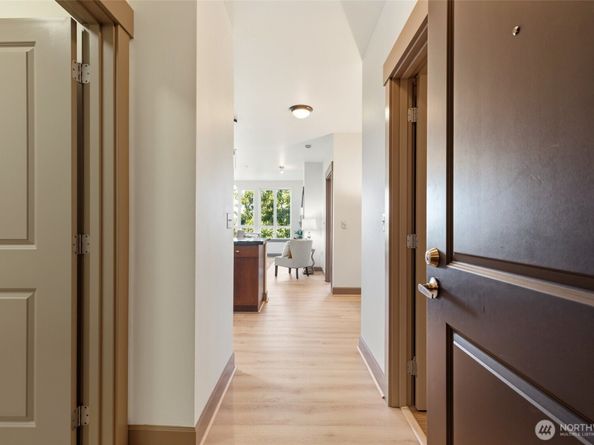 1880 25th Avenue NE 305, Issaquah WA 98029