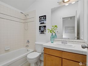 1022 Taylor Avenue N A, Seattle WA 98109