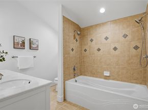 1022 Taylor Avenue N A, Seattle WA 98109