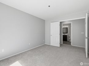 2560 118th Avenue SE 3301, Bellevue WA 98005