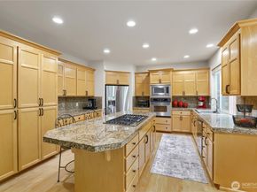 916 275th Place SE, Sammamish WA 98075