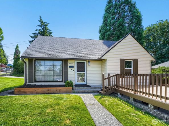 6815 S 120th Place, Seattle WA 98178