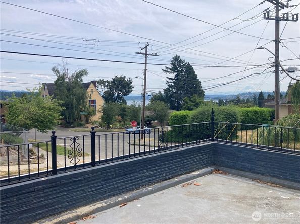 6925 52nd Avenue S, Seattle WA 98118