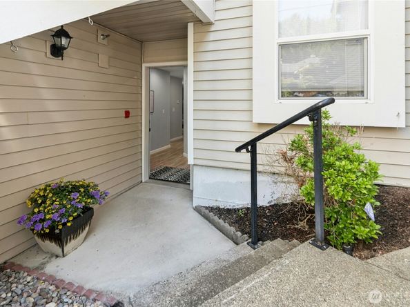 2300 Jefferson Avenue NE E121, Renton WA 98056