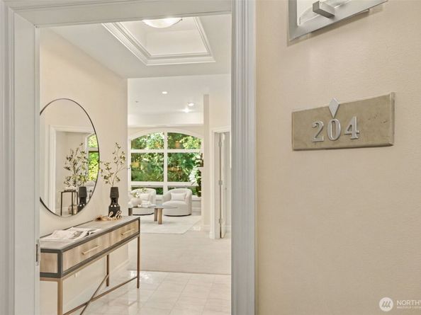 10398 NE 17 Street 204, Bellevue WA 98004