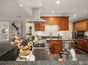 2565 Dexter Avenue N 401, Seattle WA 98109