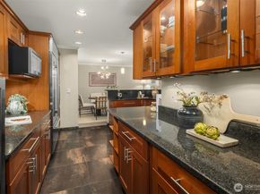 2565 Dexter Avenue N 401, Seattle WA 98109