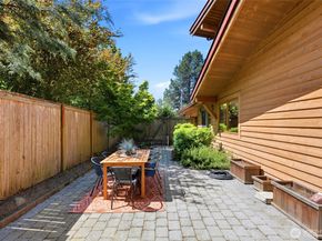 19946 47th Avenue NE, Lake Forest Park WA 98155