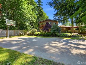 19946 47th Avenue NE, Lake Forest Park WA 98155