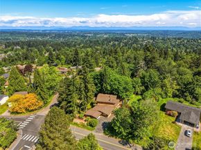 19946 47th Avenue NE, Lake Forest Park WA 98155