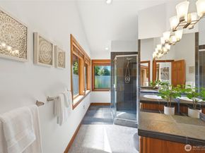 19946 47th Avenue NE, Lake Forest Park WA 98155