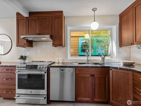 2025 Fairview Avenue E E, Seattle WA 98102