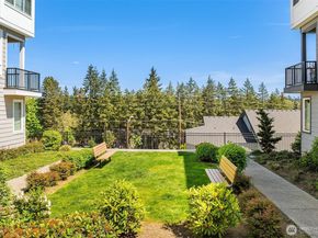 18829 67th Drive NE 1, Kenmore WA 98028