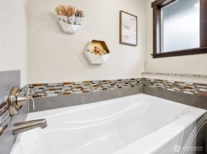 21002 61st Avenue W, Lynnwood WA 98036