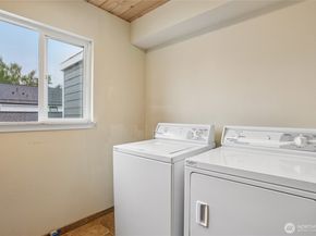 5249 40th Avenue NE 404, Seattle WA 98105