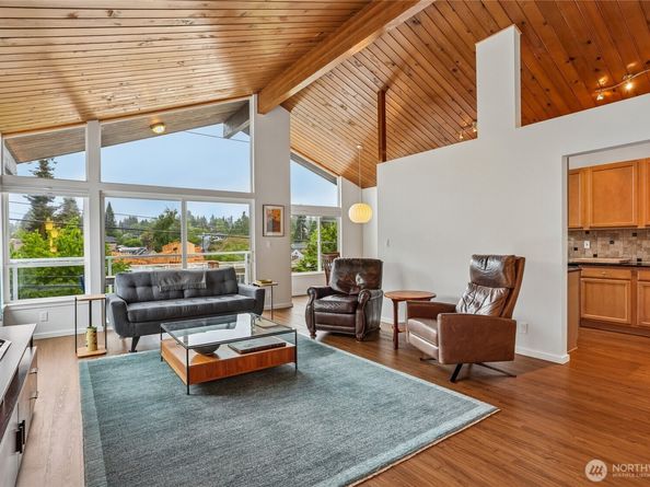 5249 40th Avenue NE 404, Seattle WA 98105
