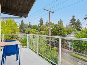 5249 40th Avenue NE 404, Seattle WA 98105
