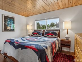 5249 40th Avenue NE 404, Seattle WA 98105