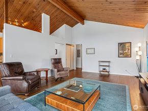5249 40th Avenue NE 404, Seattle WA 98105