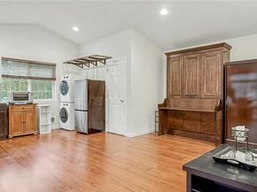 6201 Island Crest Way, Mercer Island WA 98040