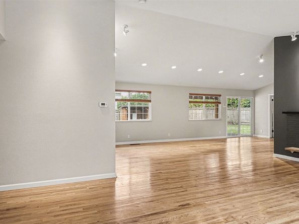 6201 Island Crest Way, Mercer Island WA 98040