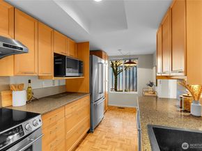 1550 NW 195th Street 106, Shoreline WA 98177