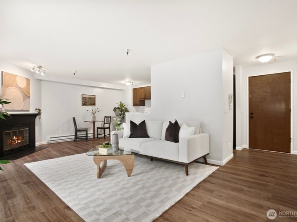 1100 Ave NE Harrington Avenue NE 211, Renton WA 98056