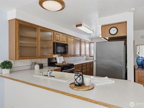 20617 28th Avenue W D2, Lynnwood WA 98036