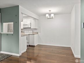 14200 NE 171st St E104, Woodinville WA 98072