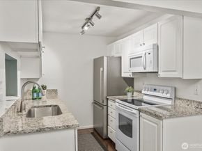 14200 NE 171st St E104, Woodinville WA 98072