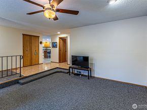 1808 Riverview Drive NE, Auburn WA 98002