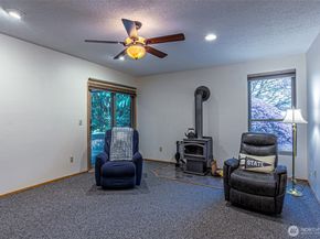 1808 Riverview Drive NE, Auburn WA 98002