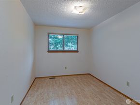 1808 Riverview Drive NE, Auburn WA 98002
