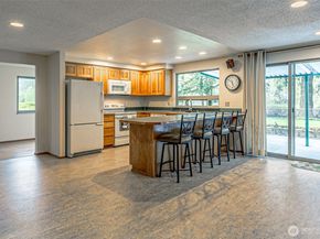 1808 Riverview Drive NE, Auburn WA 98002