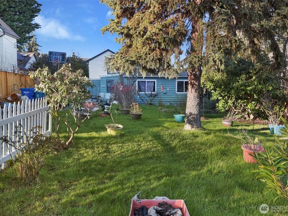 528 N 70th Street, Seattle WA 98103