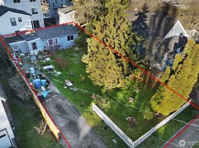 528 N 70th Street, Seattle WA 98103