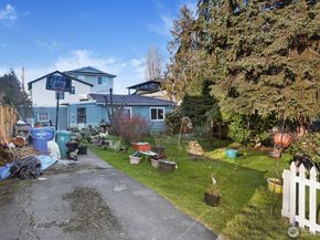 528 N 70th Street, Seattle WA 98103