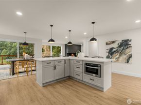 7017 NE 155th Place, Kenmore WA 98028