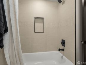 7017 NE 155th Place, Kenmore WA 98028