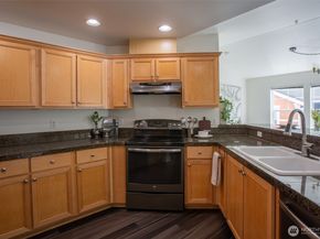 10620 221st Lane NE 203, Redmond WA 98053